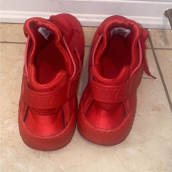 Red Huarche - Picture 3 of 4